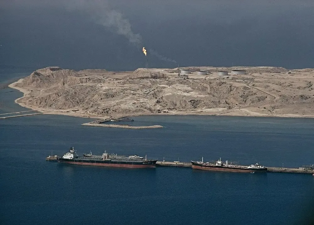 Irã volta a fechar Estreito de Ormuz e ameaça romper cessar-fogo após ataques de Israel