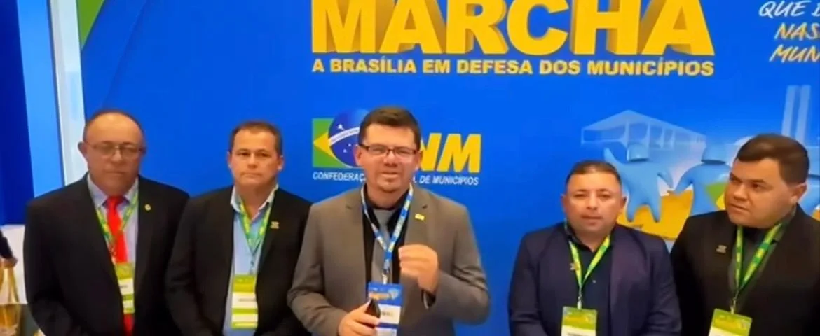 Prefeito João Paulo França participa da Marcha dos Prefeitos com comitiva de Barra de São Miguel