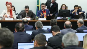 Comissão da Câmara aprova a PEC do Fim da Escala 6×1
