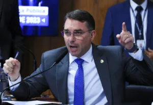 Governistas acionam PF e PGR após áudio de Flávio Bolsonaro com Vorcaro
