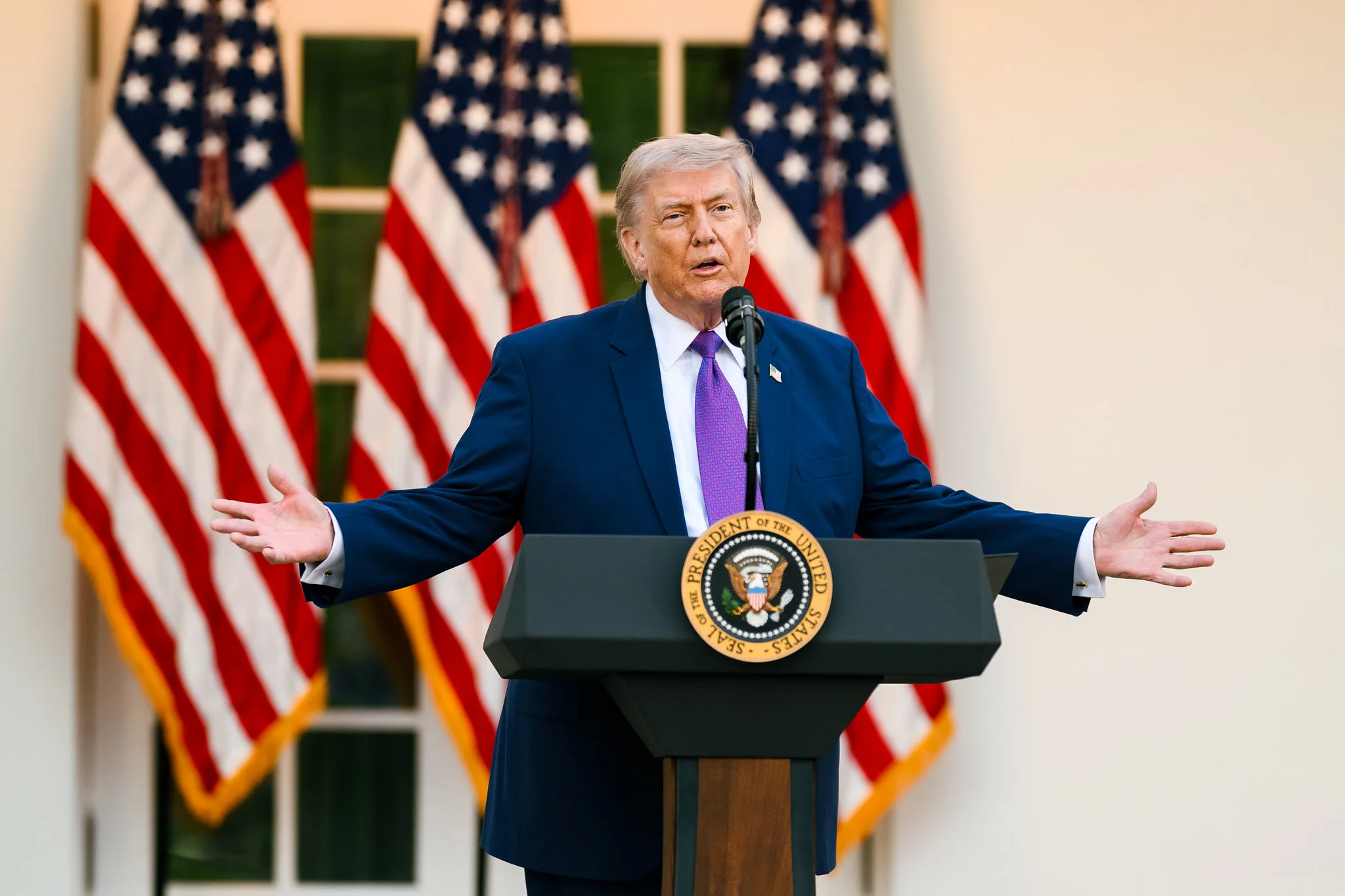 Congresso dos EUA aprova resolução que limita poderes de Trump sobre o conflito com o Irã