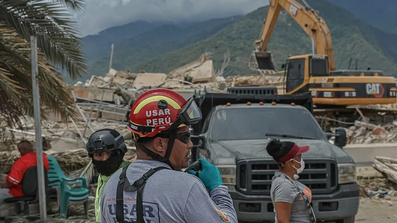 Venezuela tem 1.450 mortes após terremotos; buscas continuam