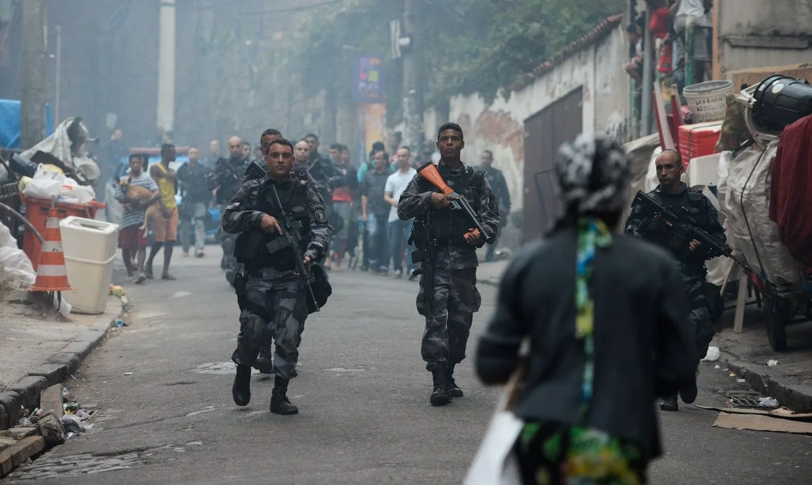 Classificação de PCC e Comando Vermelho como terroristas passa a valer nesta sexta