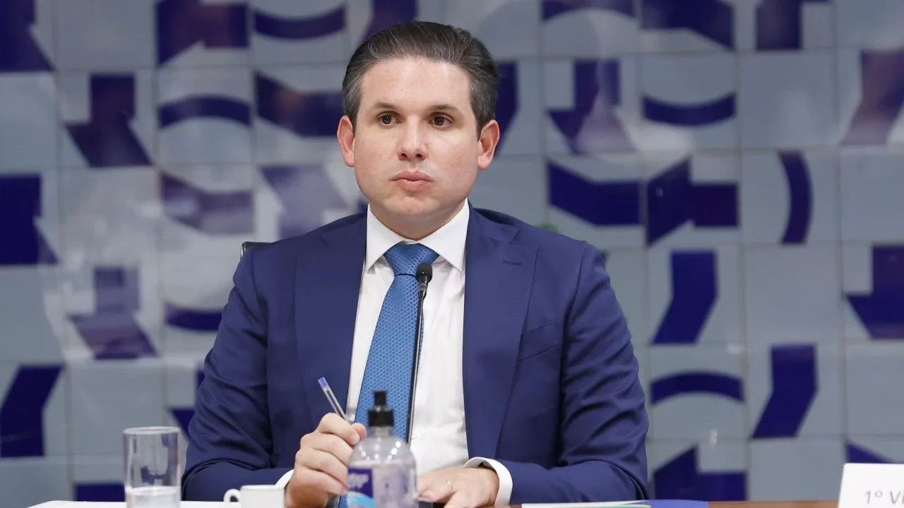 Hugo Motta critica tarifa dos EUA e promete reação do Congresso