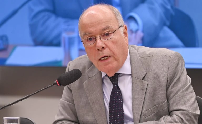 “As tarifas, adotadas contra o Brasil, são inaceitaveis e ofensivas”, diz Mauro Vieira