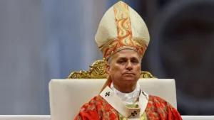 Vaticano excomunga seis bispos após desafio à autoridade papal