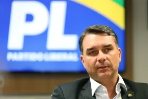 TSE restabelece filiação de Flávio Bolsonaro ao PL e libera registro