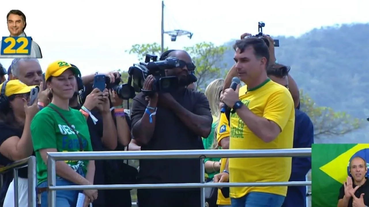 Flávio abre campanha com ataques ao governo: “Culpa do Lula”