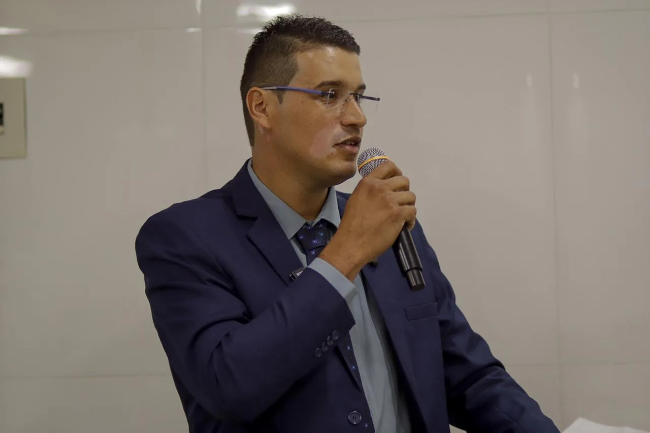 Jheymson Cletyon (Dedê)toma posse como vereador em Sessão Solene em Riacho de Santo Antônio