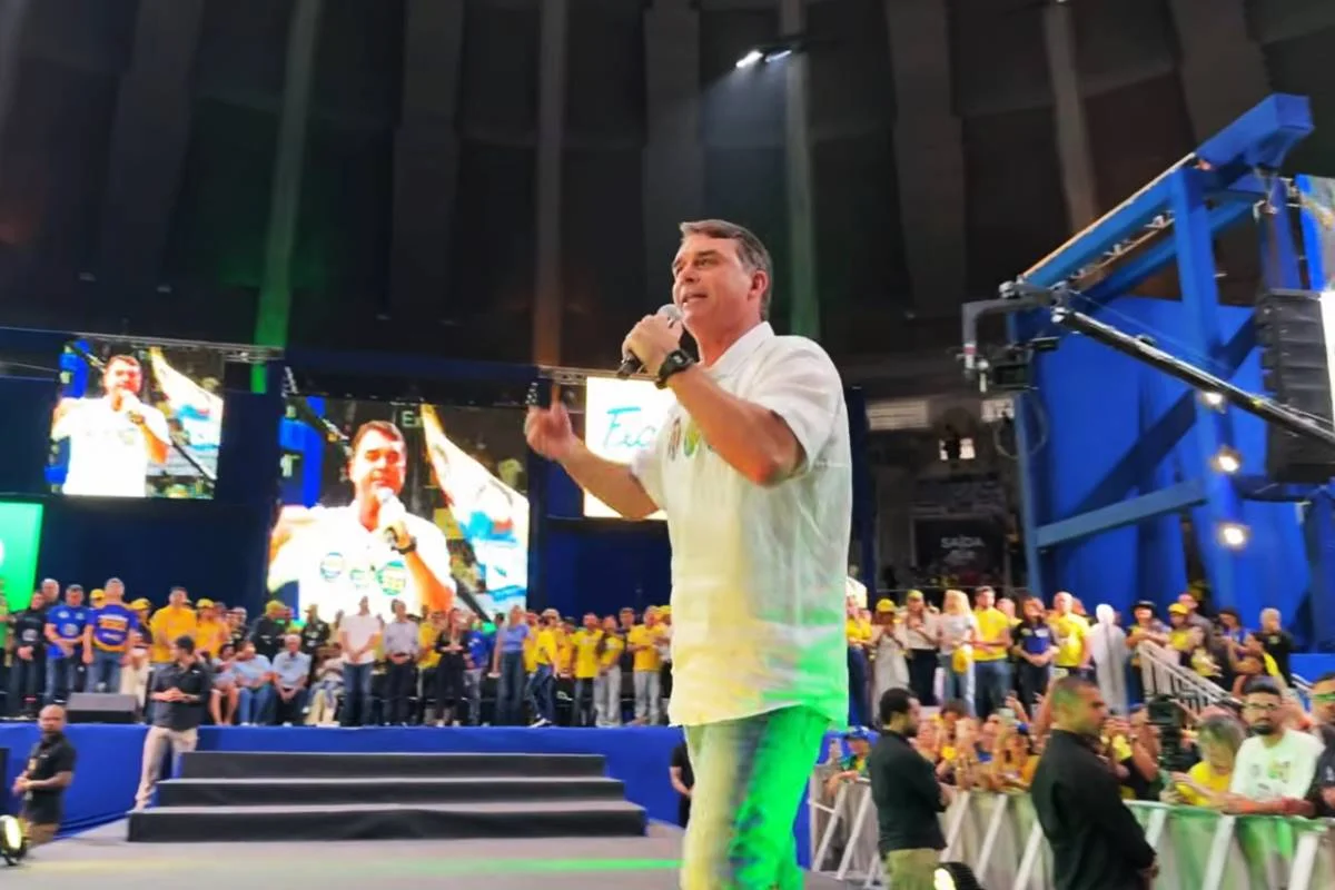 Flávio promete endurecer combate ao crime e defende anistia no Rio