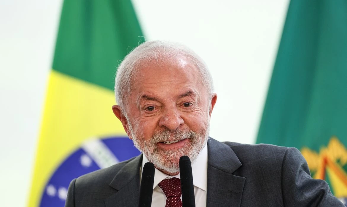 Lula recebe advogado de Lulinha no Alvorada em meio a investigação da PF