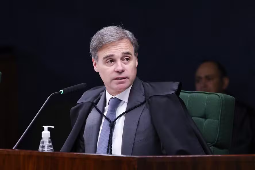 Mensagens revelam encontro reservado entre Vorcaro e André Mendonça em 2025