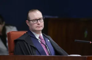 PF entrega dados do celular de Vorcaro ao gabinete de Zanin