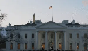 Grandes TVs dos EUA suspendem cobertura conjunta de eventos de Trump