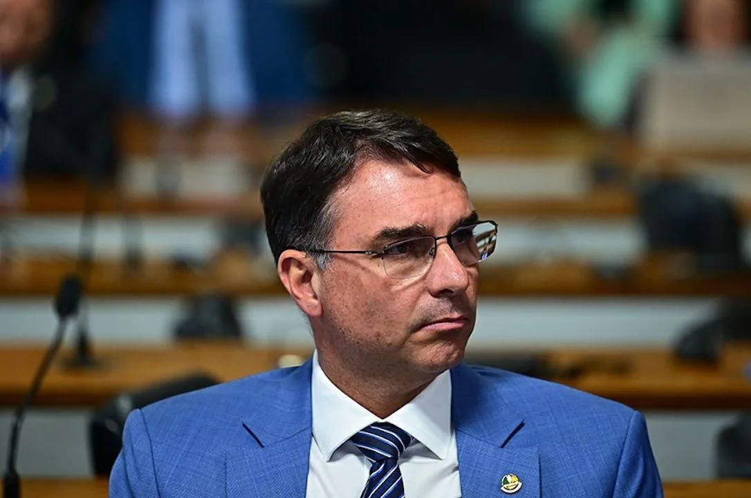 STF autoriza PF a investigar Flávio Bolsonaro por financiamento de filme