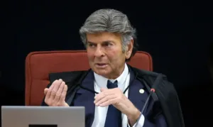 Fux suspende decisão de Dino e determina retorno de ordem eleitoral