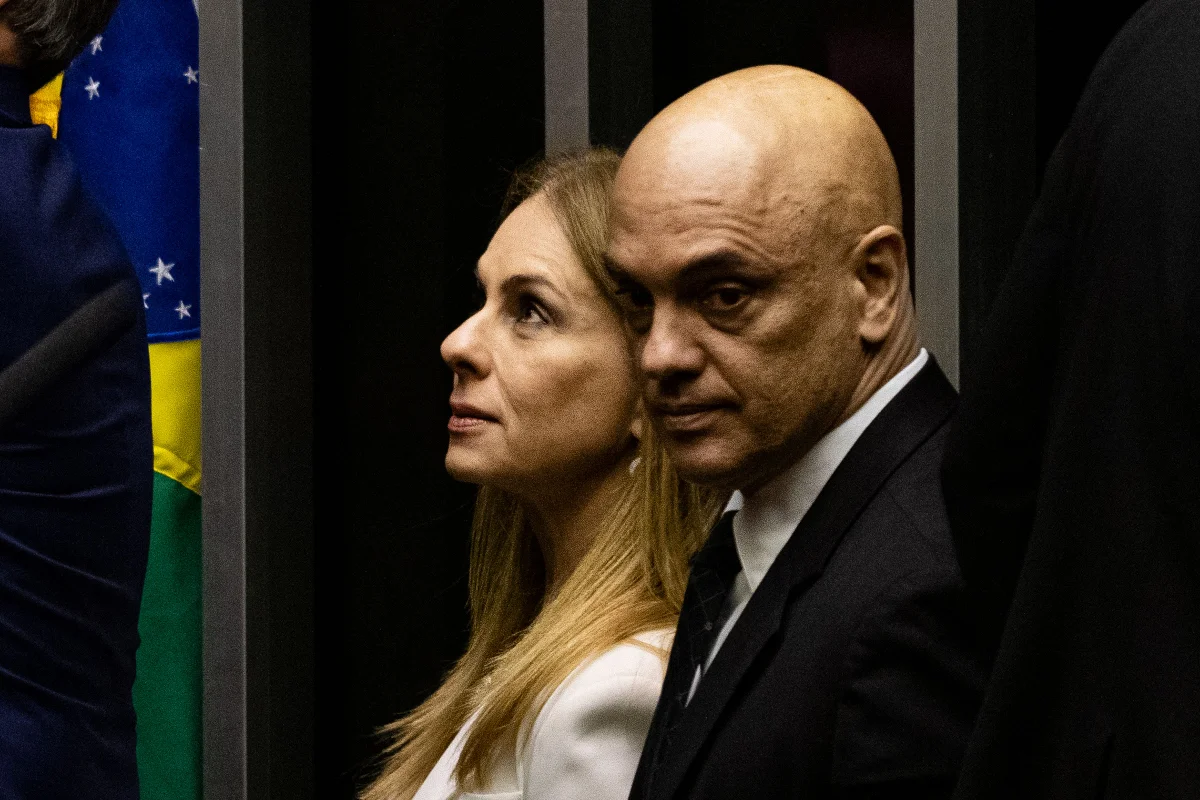 Mendonça derruba sigilo de ação sobre mensagens de Moraes e Vorcaro
