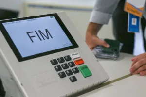 Zanin prorroga eleição até as 19h deste domingo em todo o país