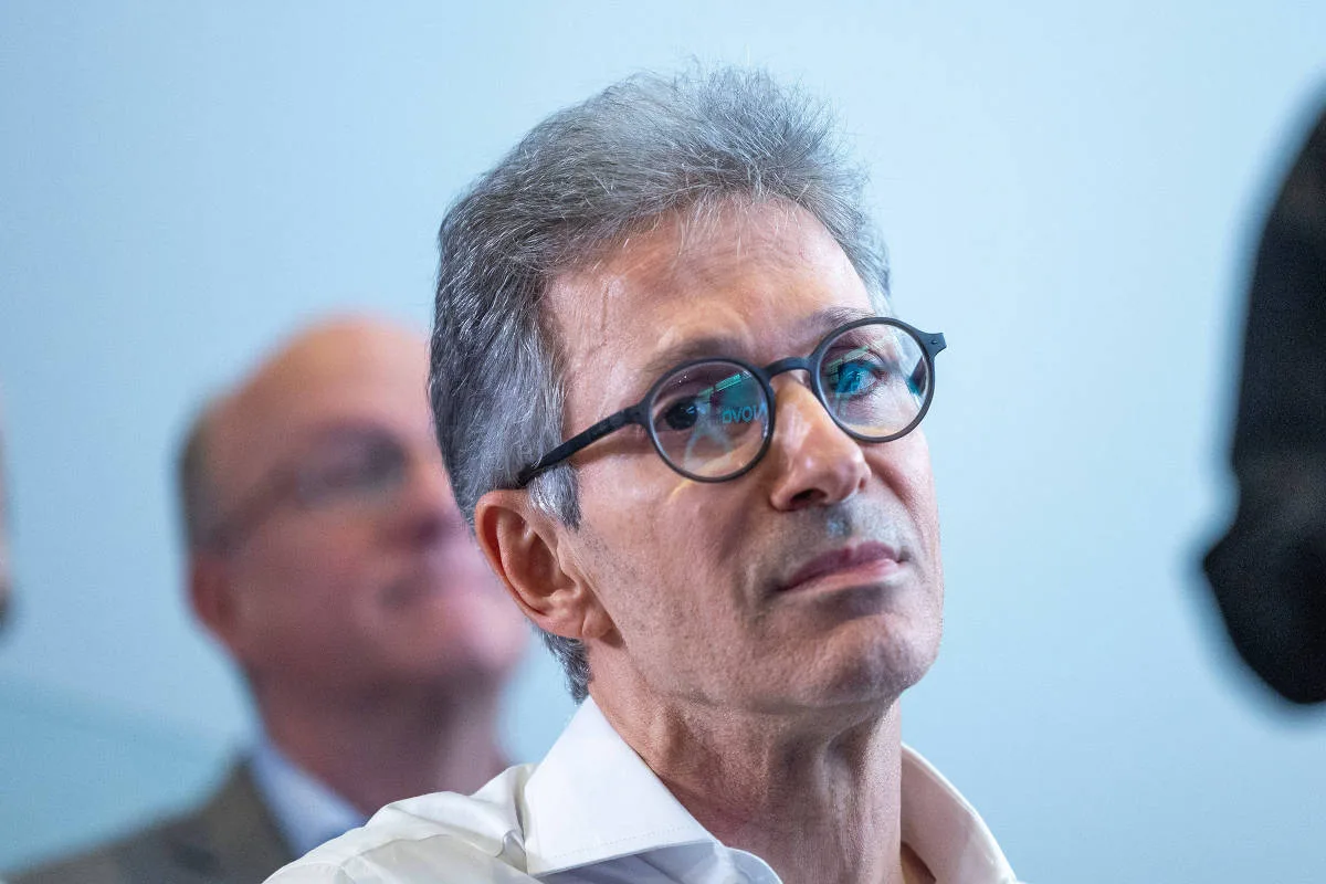 Romeu Zema declara apoio a Flávio Bolsonaro no segundo turno