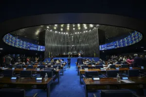 Centrão perde espaço na Câmara, mas mantém força para decidir o futuro