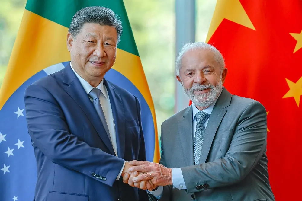 Xi Jinping parabeniza Lula e quer ampliar parceria China-Brasil