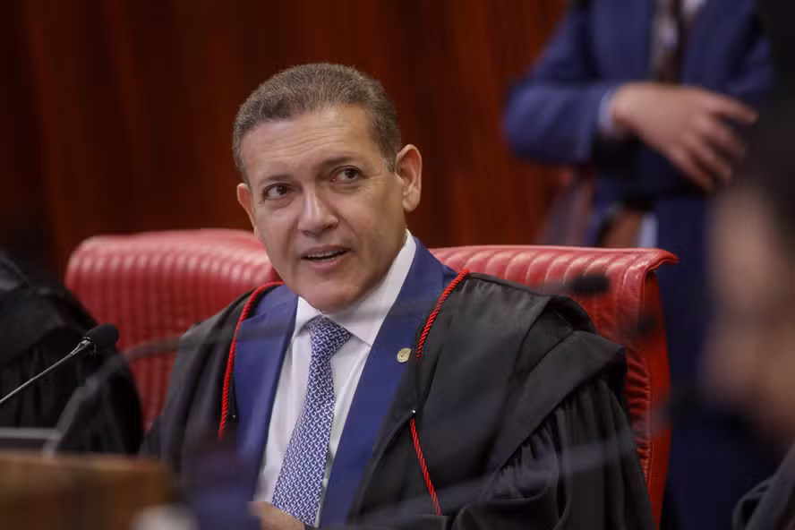 Presidente do TSE entra em rota de colisão com ministros após decisões eleitorais