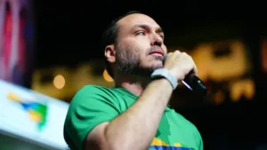 Aliados de Flávio temem acomodação e cobram reação da campanha