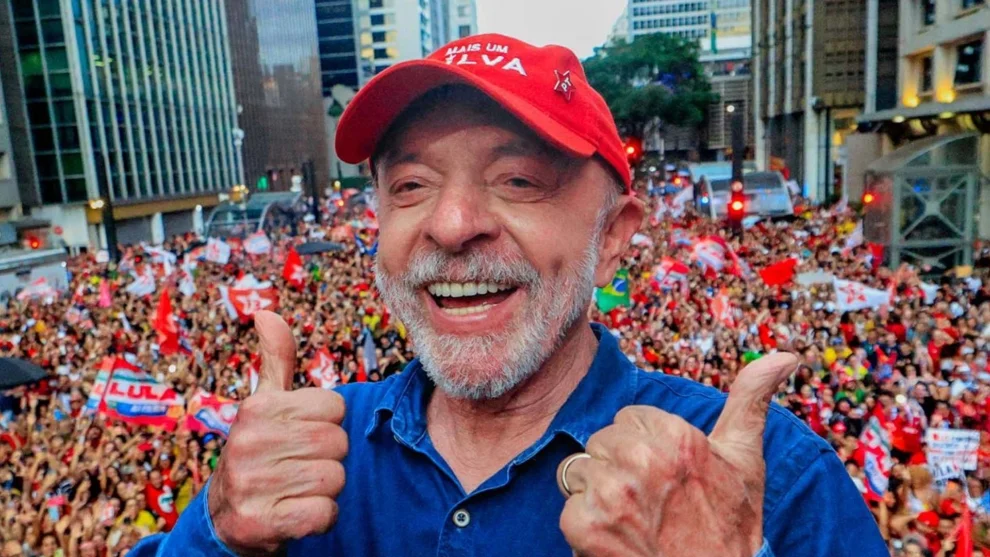 35 mil votos foram registrados após as 17h; vantagem de Lula sobre Flávio Bolsonaro no Brasil foi de 4,4 milhões