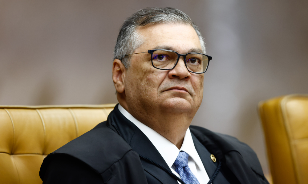 Dino manda PF investigar interferência estrangeira na eleição de 2026