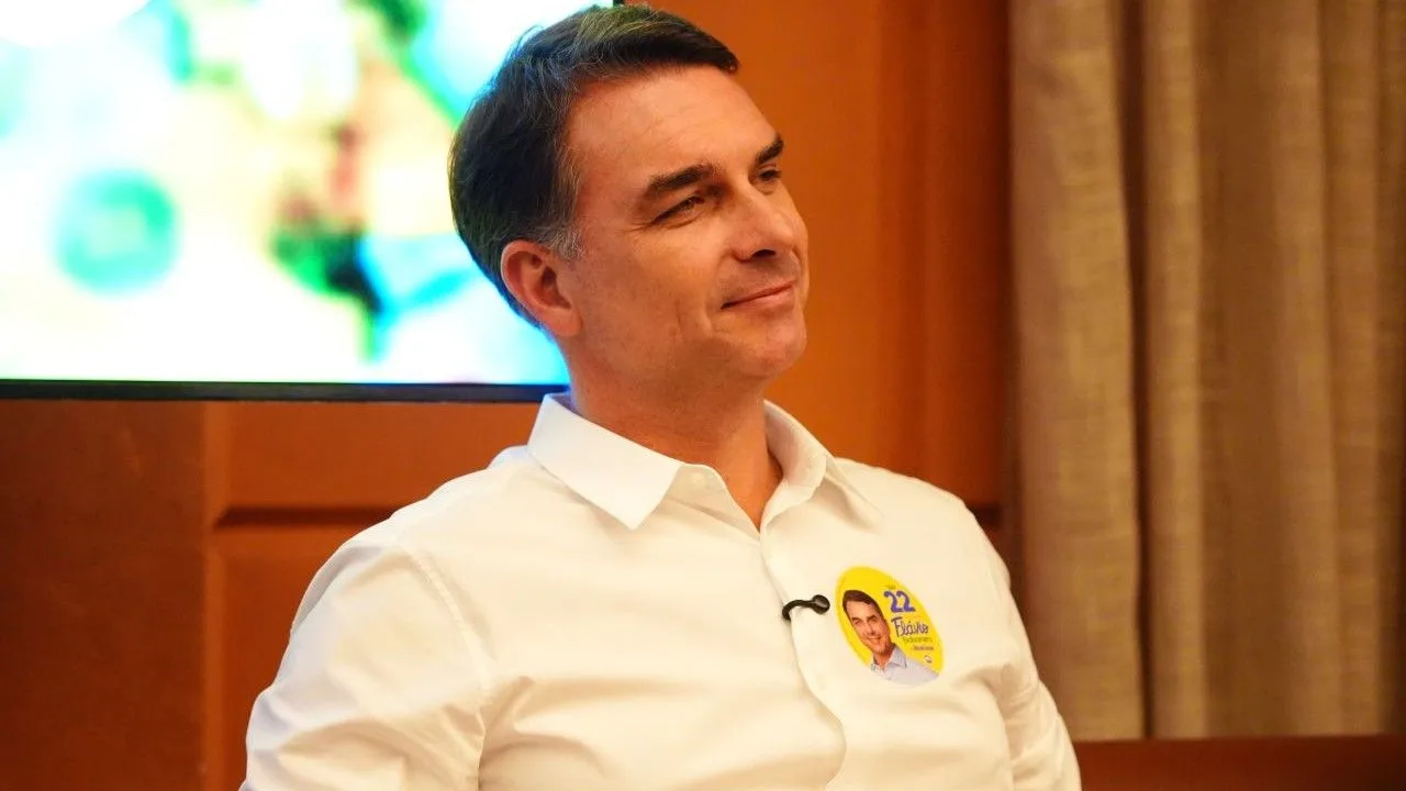 Flávio apoia fim da 6×1, mas promete rever medida nos bastidores