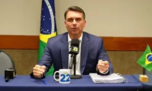 ‘Lula usa amigos do Judiciário para impor censura ao debate’, diz Flávio Bolsonaro