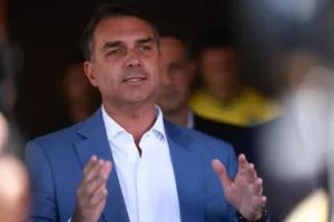 Flávio não vai aceitar desafio de Lula para abrir sigilos