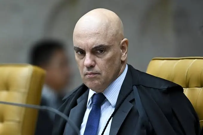 Moraes determina início do cumprimento da pena de Eduardo Bolsonaro