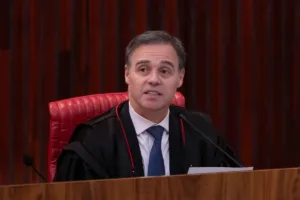 Mendonça manda Lula suspender impulsionamento de posts contra Flávio