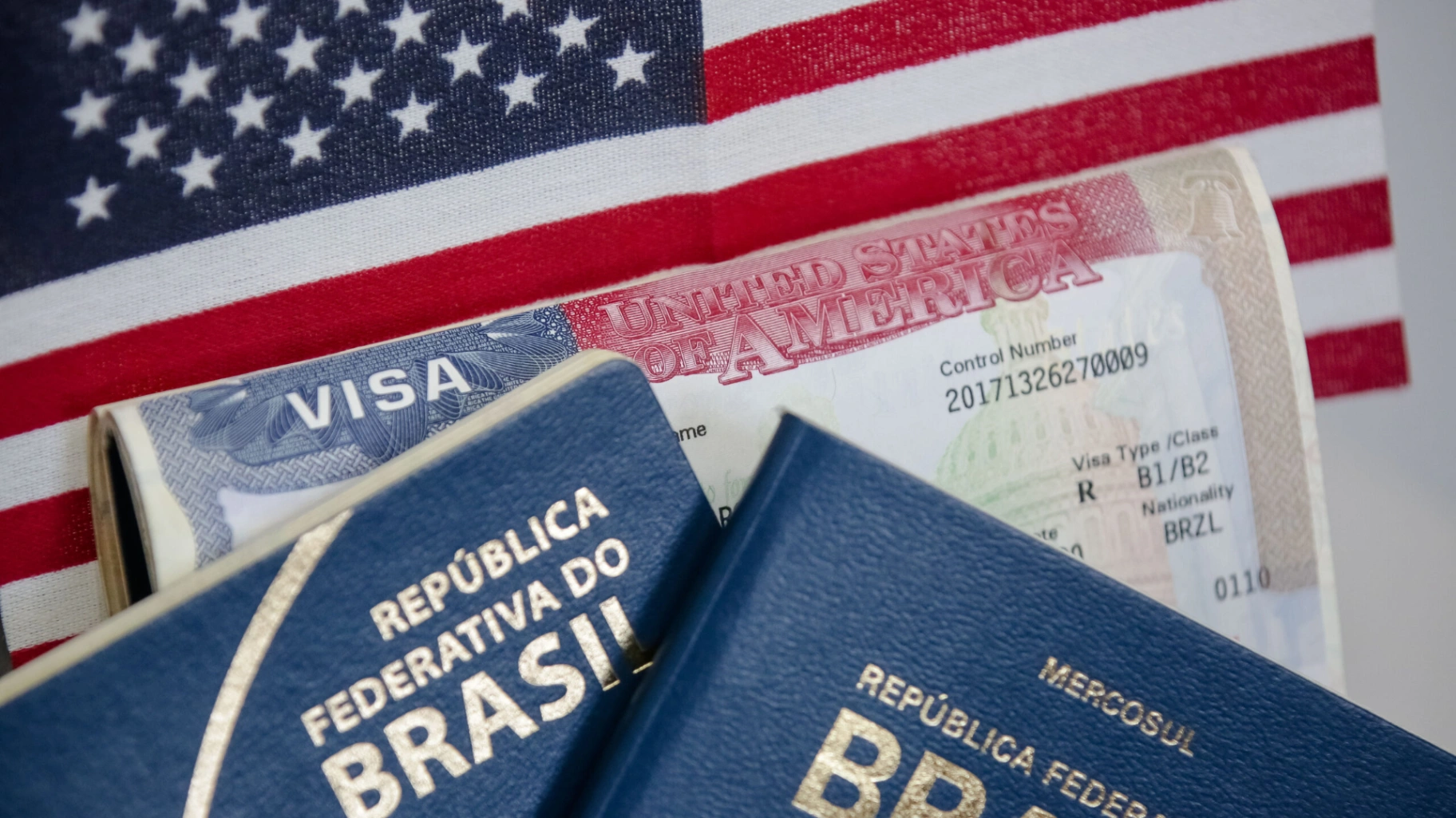 EUA suspendem de imediato serviços consulares no Brasil por riscos de segurança